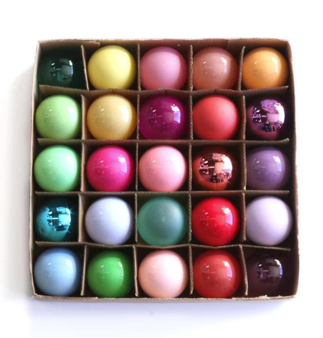 The Merry Mix - Box Set of 25